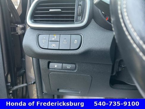Used 2019 Kia Sorento SX image 26