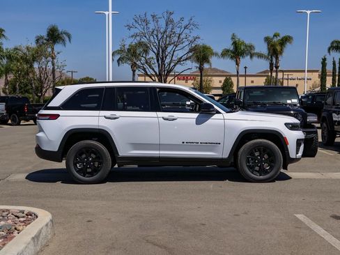 New 2026 Jeep Grand Cherokee Altitude RWD image 3