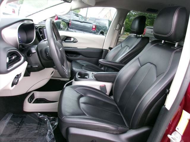 Certified 2023 Chrysler Pacifica Touring-L FWD image 7