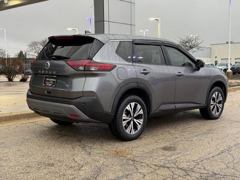 Used 2021 Nissan Rogue SV image 3
