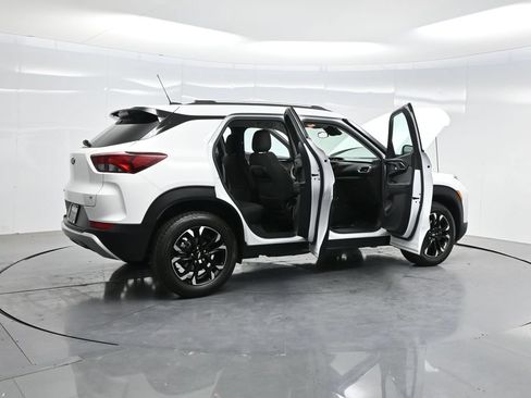 Used 2023 Chevrolet TrailBlazer LT FWD image 4