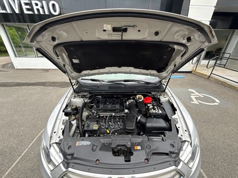 Used 2016 Ford Taurus SE FWD image 35