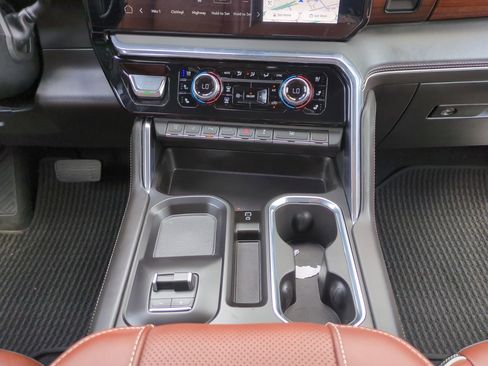 Certified 2026 GMC Sierra 3500 Denali Ultimate AWD/4WD image 18