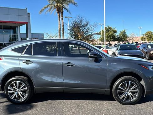 Used 2021 Toyota Venza LE w/ Carpet Mat Package (TMS) image 8