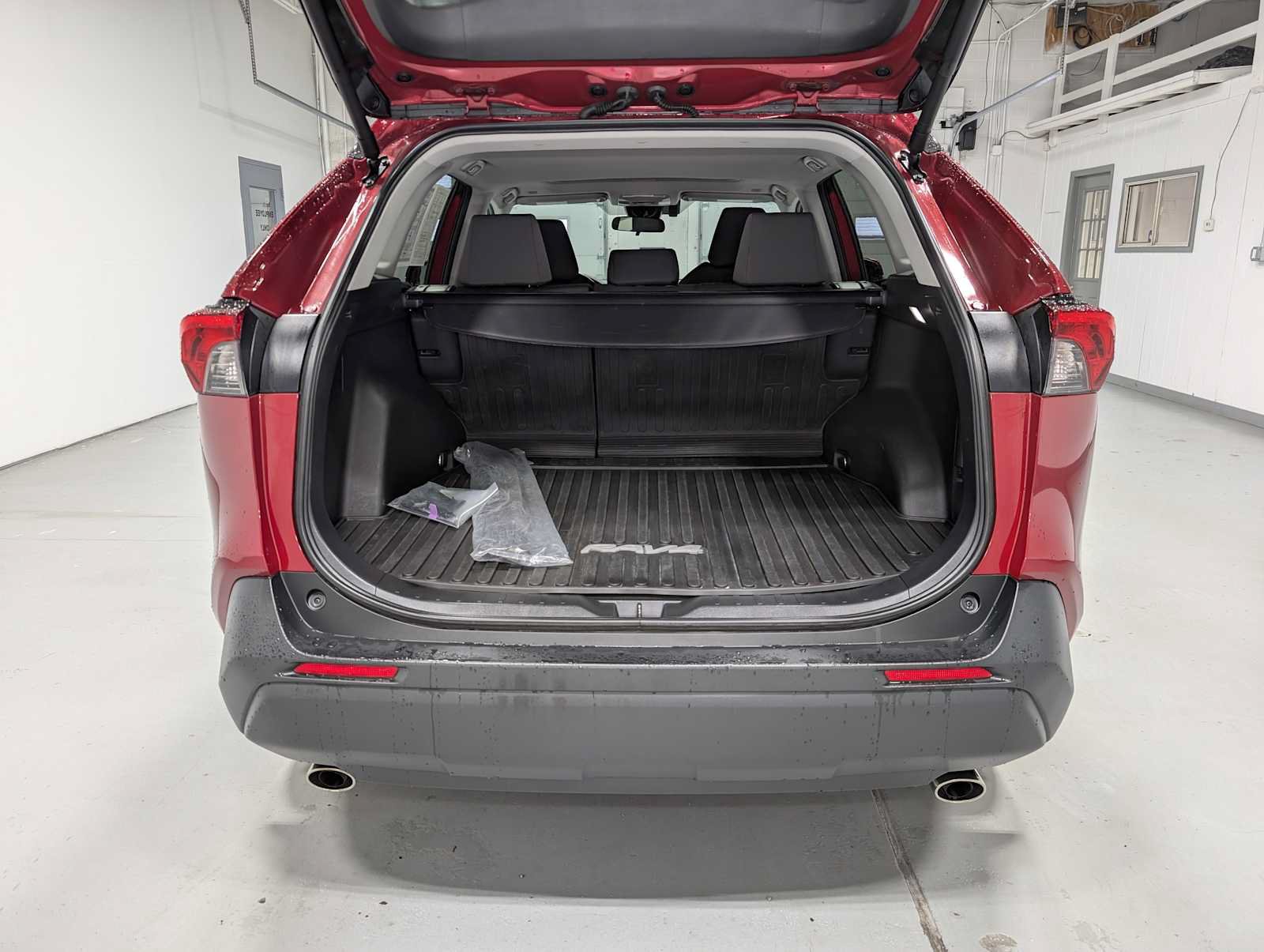 Used 2024 Toyota RAV4 XLE w/ Convenience Package AWD/4WD image 40