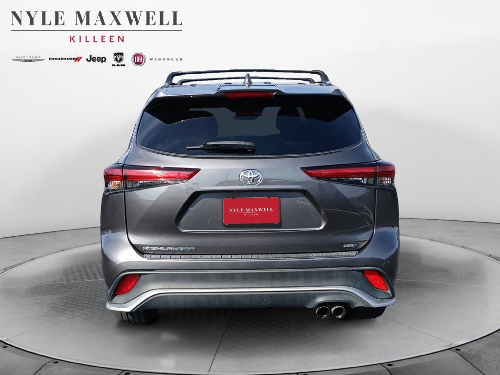 Used 2023 Toyota Highlander XSE FWD image 15