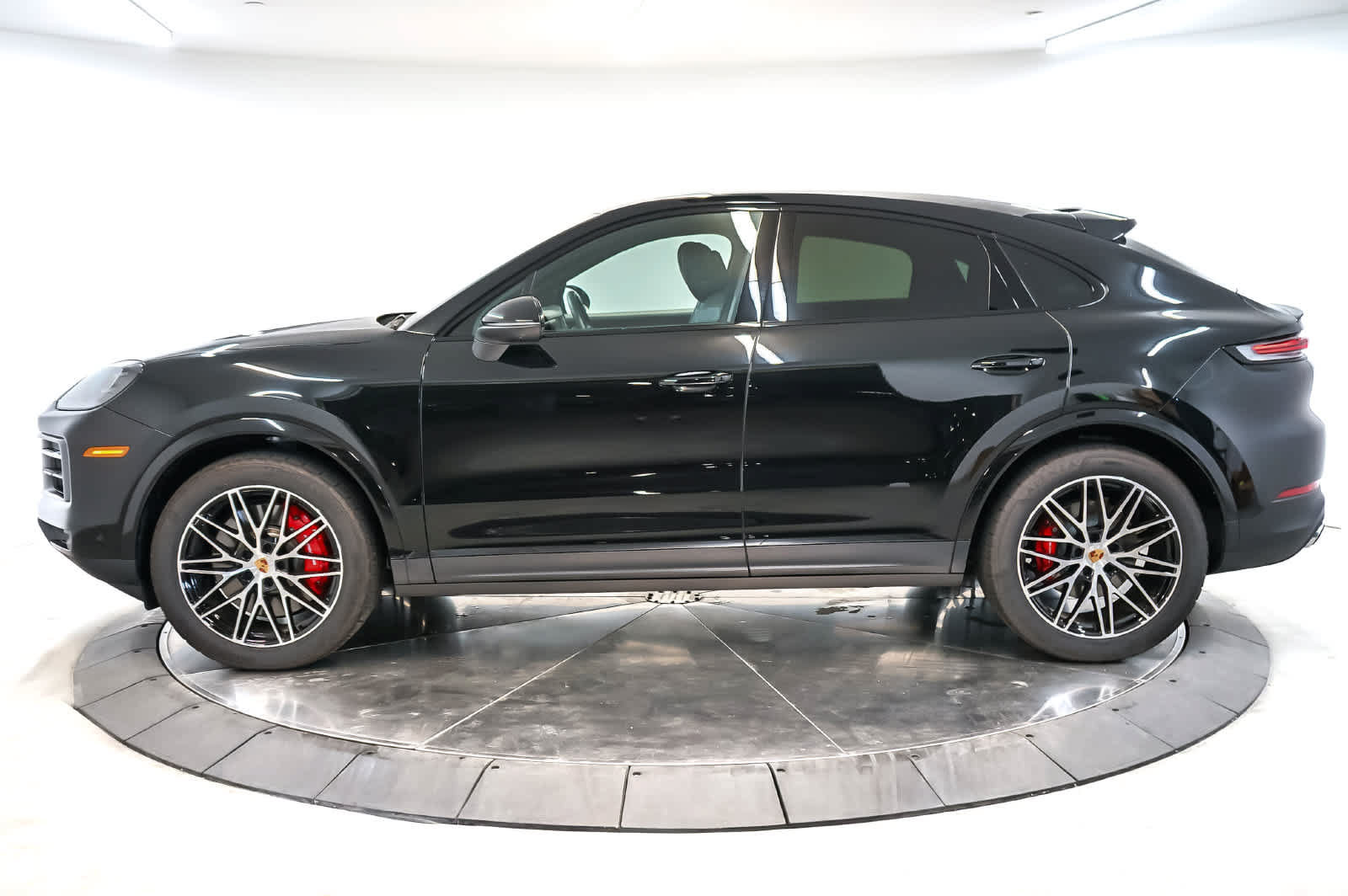 Certified 2026 Porsche Cayenne S AWD/4WD image 2