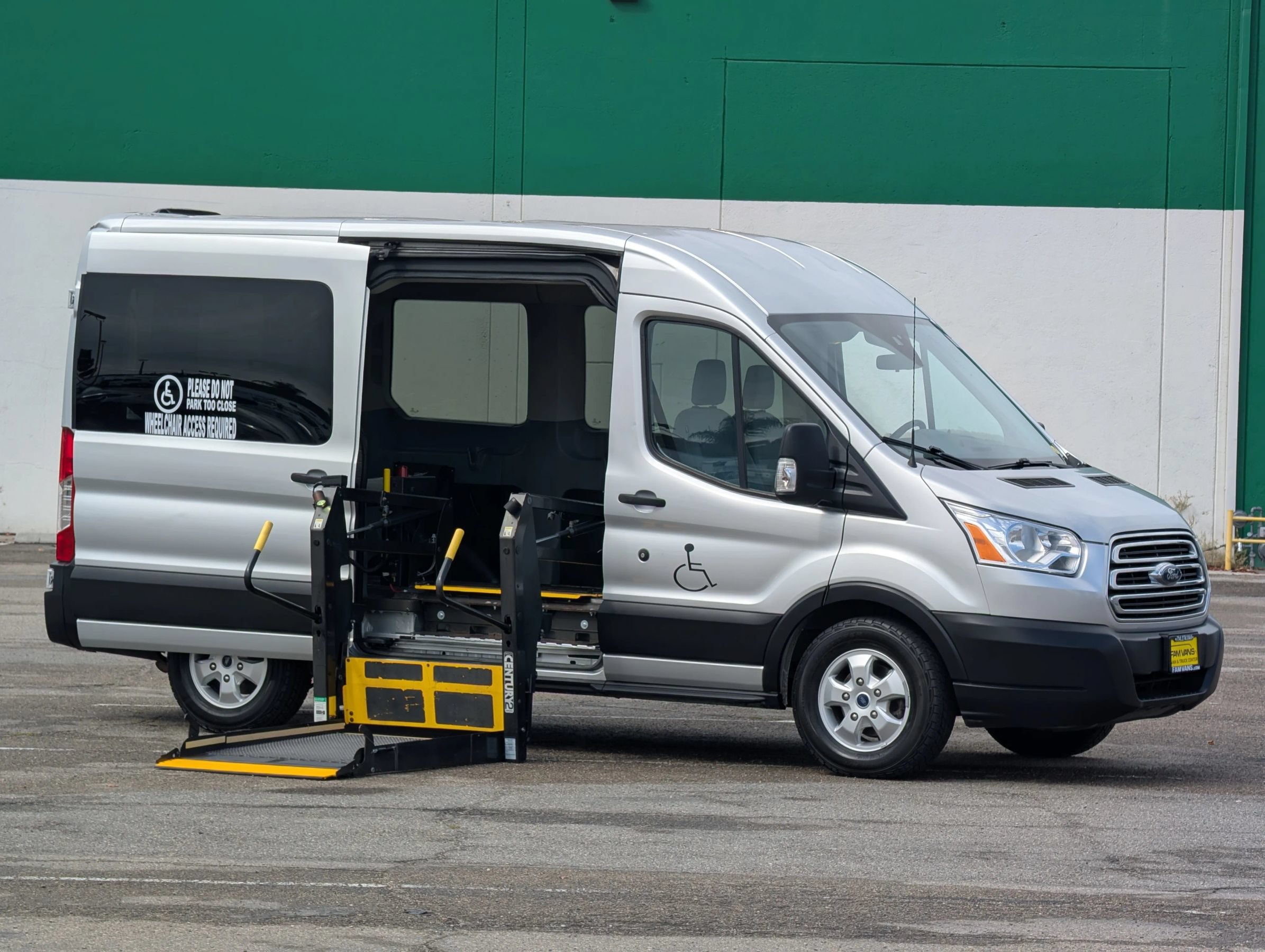 Used 2019 Ford Transit 150 XLT RWD image 1
