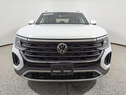 Used 2025 Volkswagen Atlas Cross Sport SE AWD/4WD image 2