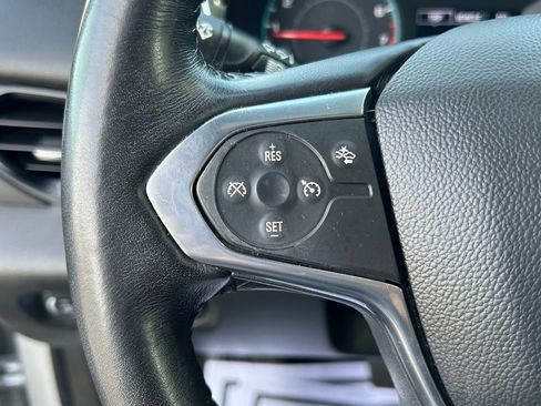 Used 2022 Chevrolet Traverse LT image 28