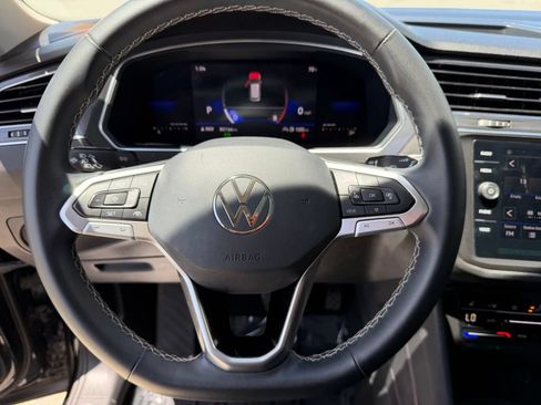 Used 2023 Volkswagen Tiguan SE w/ Panoramic Sunroof Package FWD image 22