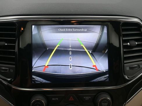 Used 2021 Jeep Grand Cherokee Limited image 7