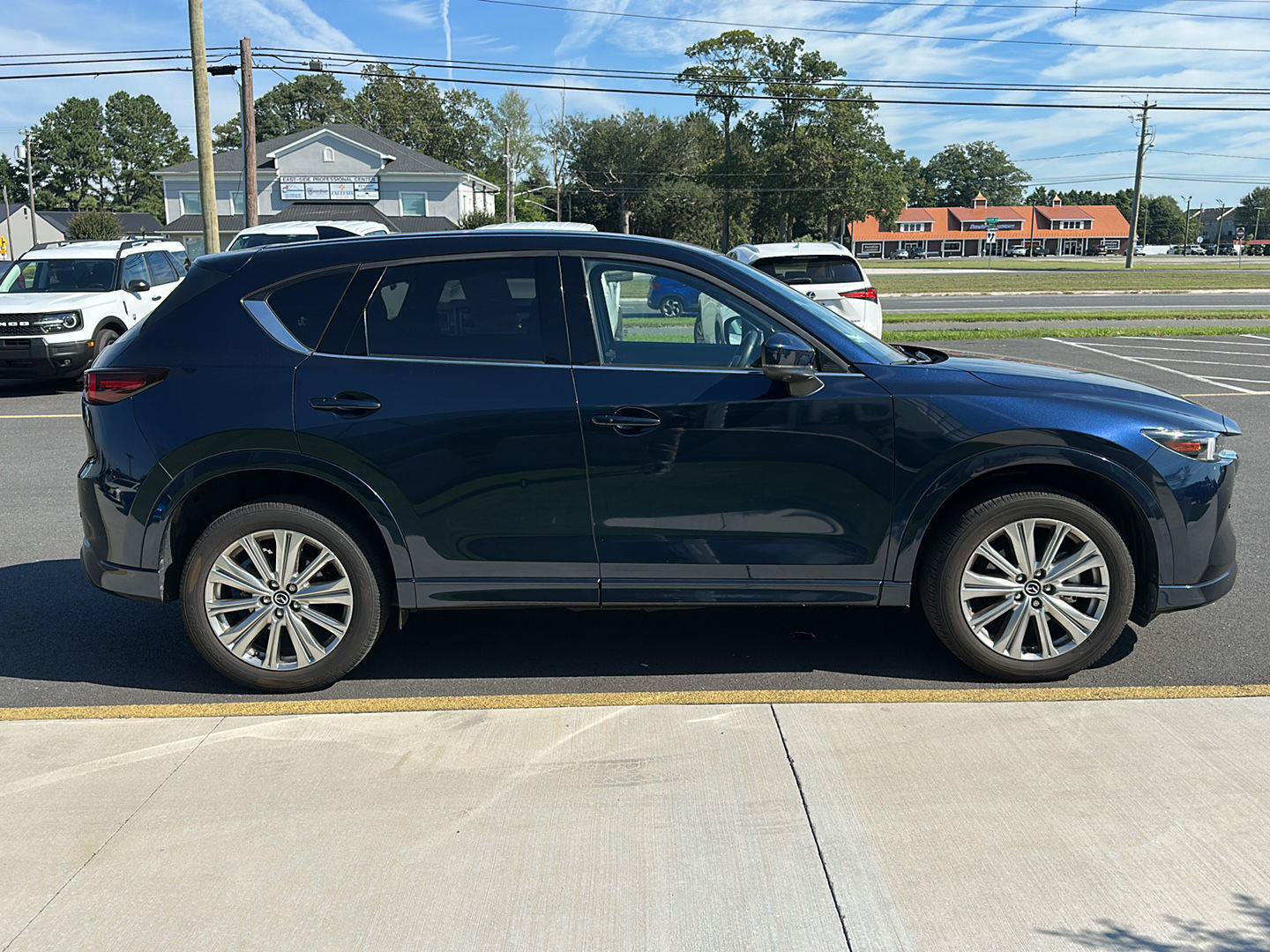 Used 2023 MAZDA CX-5 Signature AWD/4WD image 4
