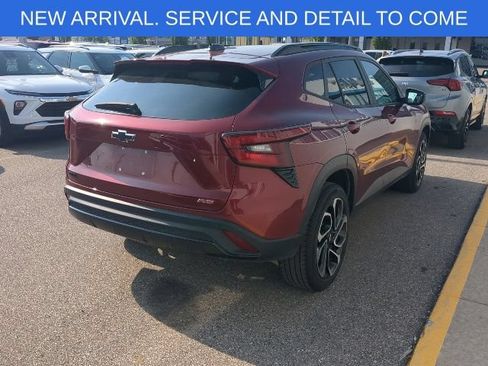 Certified 2025 Chevrolet Trax RS w/ Sunroof Package FWD image 5