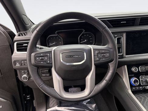 Used 2021 GMC Yukon Denali w/ Denali Premium Package image 12
