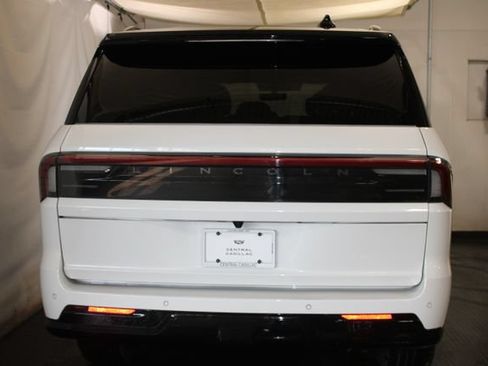 Used 2025 Lincoln Navigator L Reserve w/ Jet Appearance Package AWD/4WD image 6