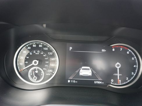 Used 2023 Genesis G70 2.0T image 11