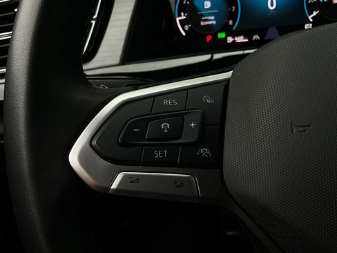 Used 2025 Volkswagen Atlas Cross Sport SE image 36