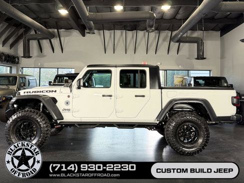 Used 2024 Jeep Gladiator Rubicon w/ Technology Group AWD/4WD image 8