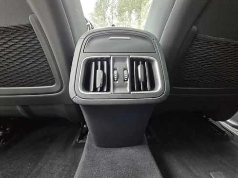 Used 2019 Maserati Levante image 39