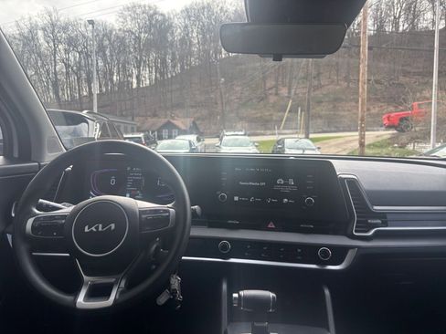 Used 2025 Kia Sportage LX image 32