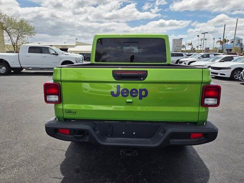 Certified 2025 Jeep Gladiator Sport image 9