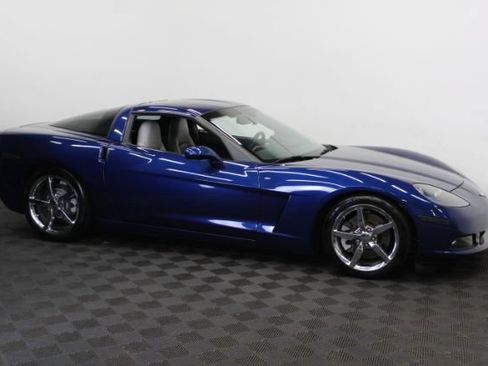 Used 2005 Chevrolet Corvette Coupe w/ Preferred Equipment Group RWD image 12