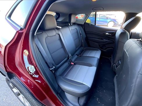 Used 2025 Chevrolet Trax LT image 25