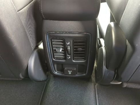 Used 2021 Jeep Grand Cherokee Laredo X AWD/4WD image 26