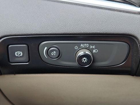 Used 2019 Buick Enclave Essence image 18