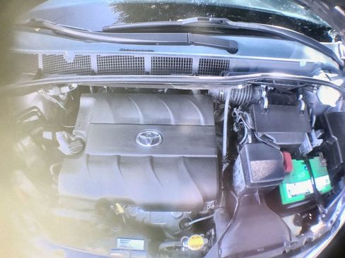 Used 2014 Toyota Sienna XLE image 11