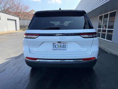 Used 2023 Jeep Grand Cherokee Limited image 7