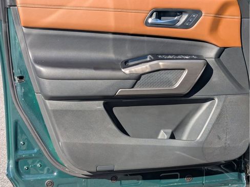 Used 2023 Nissan Pathfinder Platinum image 9