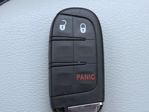 Used 2018 Jeep Compass Latitude FWD image 28