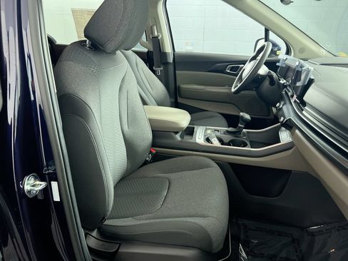 New 2026 Kia Carnival LX FWD image 30