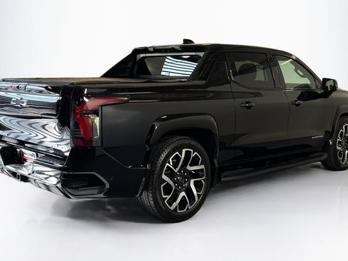 Used 2025 Chevrolet Silverado EV RST image 5
