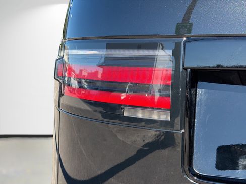 New 2026 Land Rover Discovery Limited Edition image 10