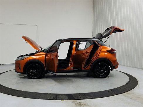 Used 2024 Nissan Kicks SR image 12
