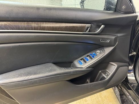 Used 2018 Honda Accord Touring image 8