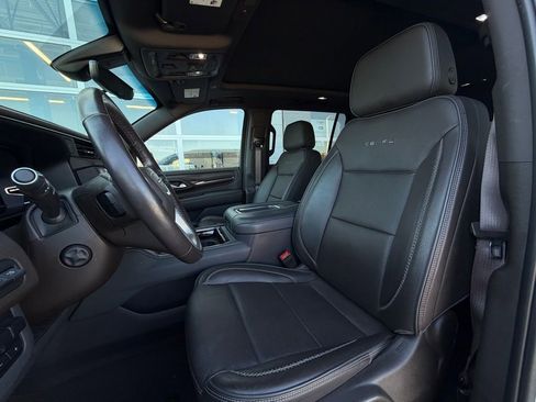 Used 2022 GMC Yukon XL Denali w/ Advanced Technology Package image 6