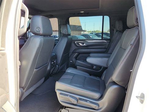 Used 2021 Chevrolet Suburban RST w/ Luxury Package image 12