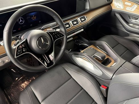 Used 2024 Mercedes-Benz GLE 350 4MATIC w/ Driver Assistance Package image 9