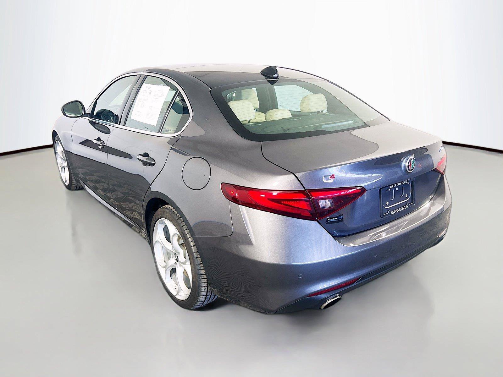 Used 2023 Alfa Romeo Giulia AWD w/ Quick Order Package 22X Lusso image 5