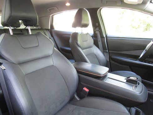 Used 2024 Nissan Ariya AWD image 19