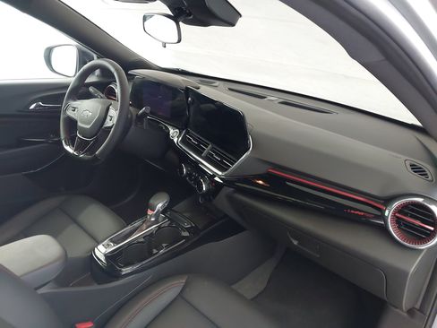 Used 2026 Chevrolet Trax RS w/ Sunroof Package FWD image 29