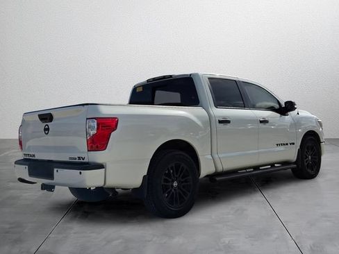 Used 2018 Nissan Titan SV w/ SV Convenience Package RWD image 4