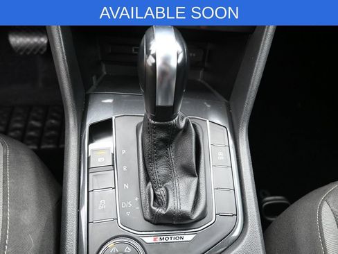Used 2018 Volkswagen Tiguan S image 24