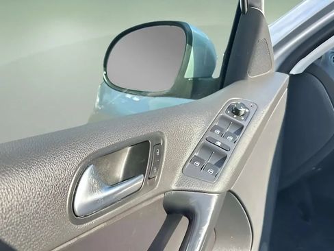 Used 2016 Volkswagen Tiguan S image 22