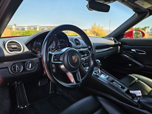 Used 2021 Porsche 718 Boxster S RWD image 21