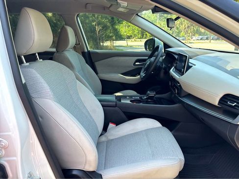 Used 2023 Nissan Rogue SV FWD image 10